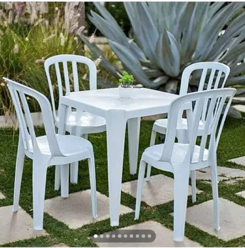 Conjunto de Mesa e Cadeiras de Plástico Branco para Jardim