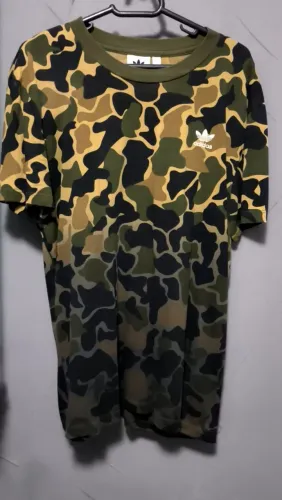 Camiseta Adidas Camuflada Tam. M (Ajustada)