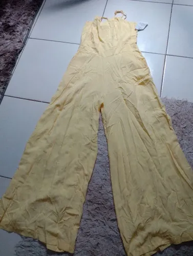 Macacão Amarelo Feminino