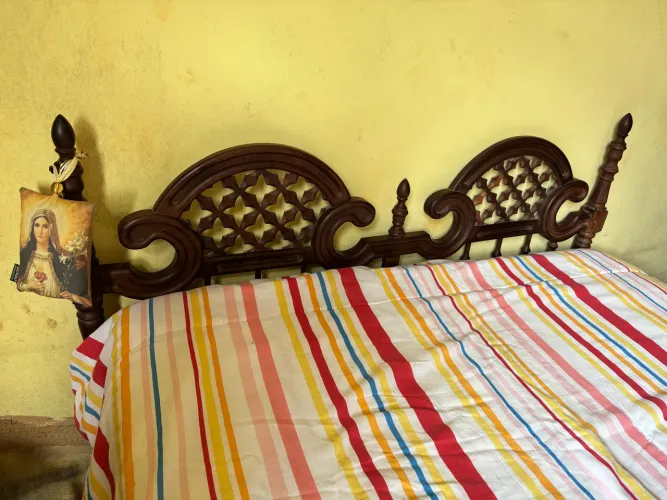 Cama casal madeira com colchão