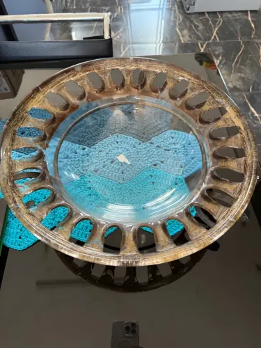 Fruteira de vidro com base de ferro