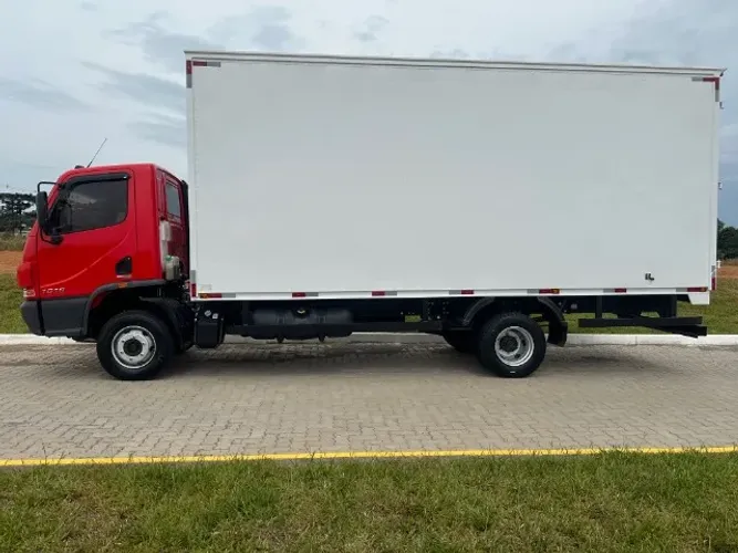 Accelo 1016 - Novo - 81.000 KM