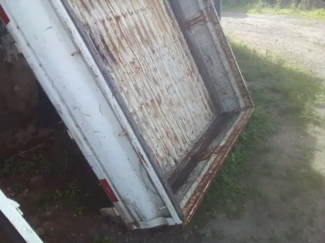 Caçamba usada para caminhonete Kia/Hyundai e outras. É só pintar