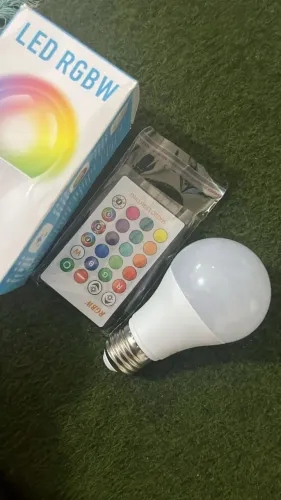 Lâmpada LED RGB Multicolorida E27 - 16 Cores com Controle Remoto