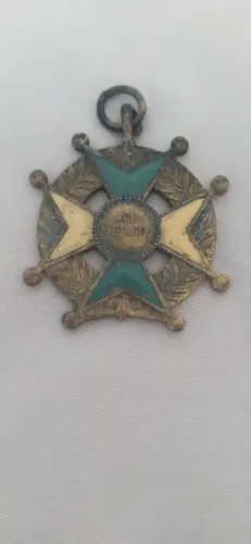 Duas medalhas antigas militares 