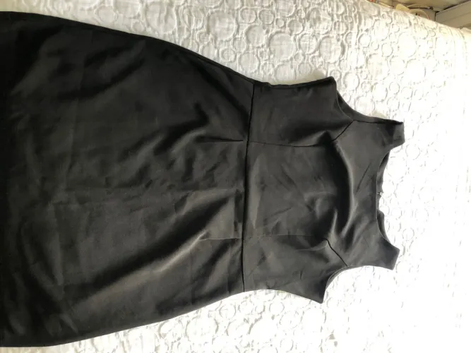 Vestido preto elegante tubinho