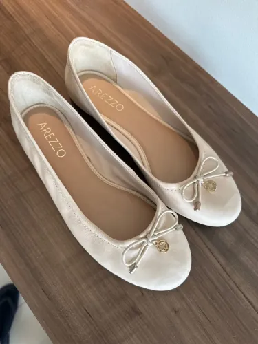 Sapatilha Arezzo Bege com Detalhes