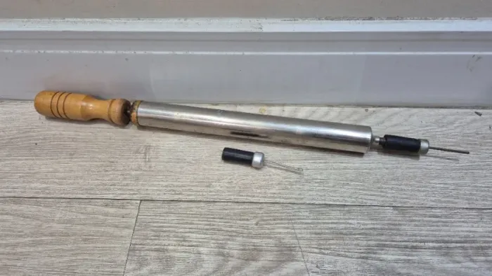 Bomba de ar (Material em alumínio e madeira)