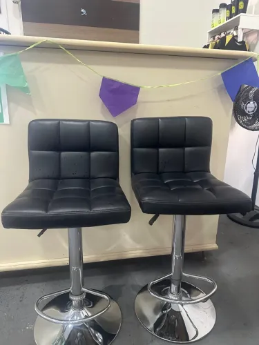 Banquetas Giratórias com Assento Estofado - Conforto e Estilo