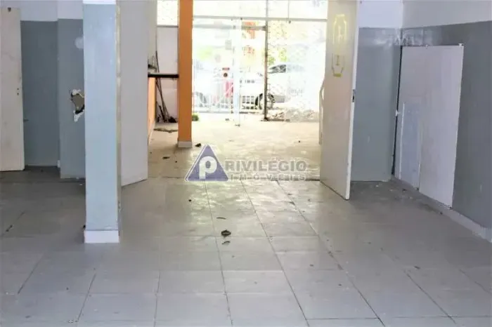 Prédio comercial no Humaitá composto de 3 andares !!!