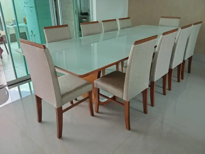 Mesa na madeira super resistente na madeira