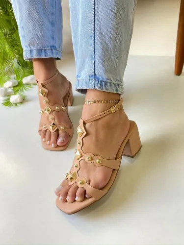 Rasteirinha Feminina Platform Baixa Traçado - Elegância Casual e Estilo Atemporal