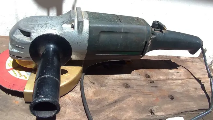 Lixadeira esmerilhadeira Bosch antiga 110volts