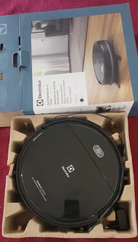 Aspirador Robô Electrolux ERB10 3 em 1, passa pano, sensor de queda