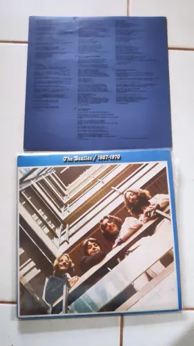Disco Vinil duplo The Beatles 1967 1970 com 2 encarte estado de novo