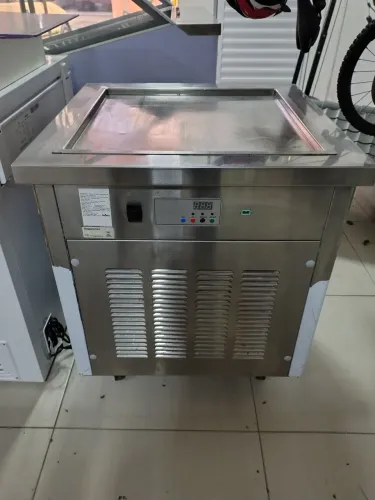 Máquina de sorvete na chapa Sorvetec 