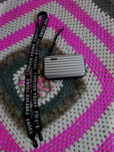 Necessaire Prateada com Alça Forever Young