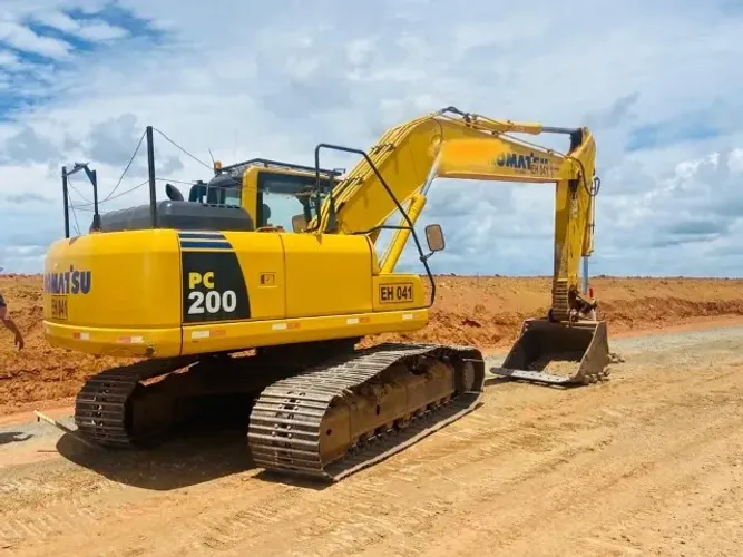 Escavadeira KOMATSU PC200 2019 *passo agio*