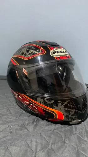 CAPACETE PELLS RETRÁTIL, COM ÓCULOS ESCURO - EM ÓTIMO ESTADO / TAM 58 / PRETO E VERMELHO