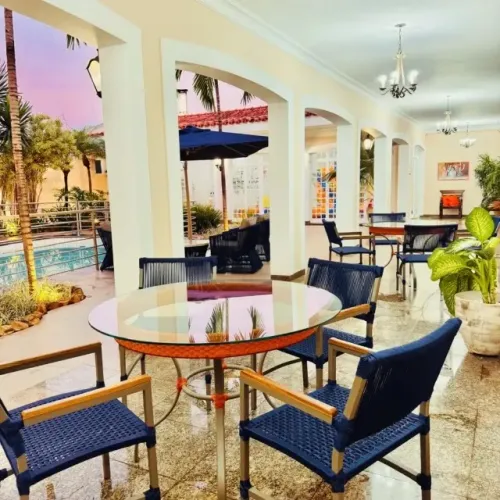 CONJUNTO MESA DE VIDRO COM 4 CADEIRAS DE CORDA NÁUTICA