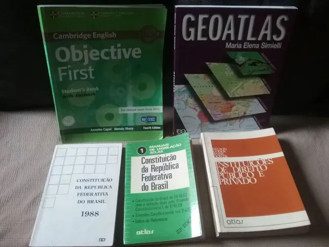 Livros Didáticos e Atlas