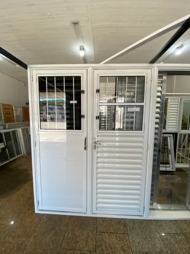 OFERTA DE FIM DE ANO - PORTAS DE ALUMÍNIO BRANCO C/JANELA E GRADE