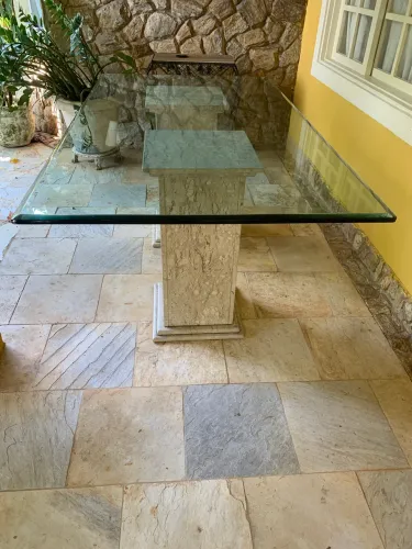 Mesa vidro pés mármore Bahia 6 cadeiras