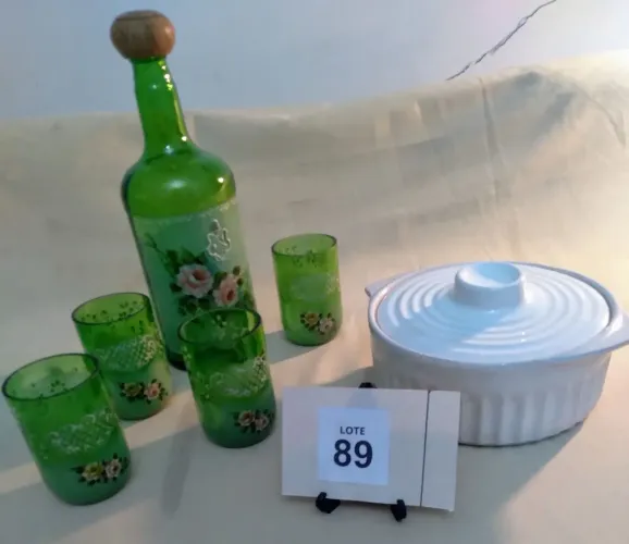 Kit útil: Conjunto Artesanal de 1 garrafa e 4 copos + 1 pote c/ tampa  cerâmica porcelana.