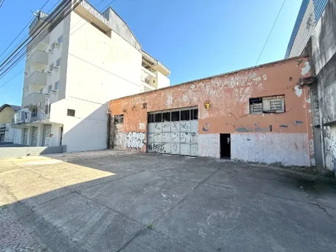 Alugo Galpão na Av. Carlos Lindemberg com 700m² e Estrutura Escritório - R$ 12.000,00