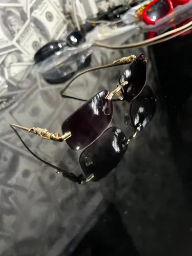 Óculos Jaguar escuro pra vender hoje