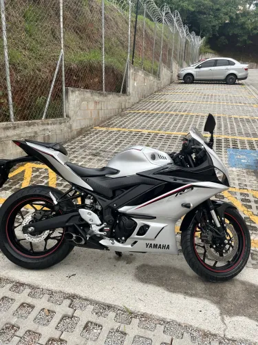 Yamaha R3 
