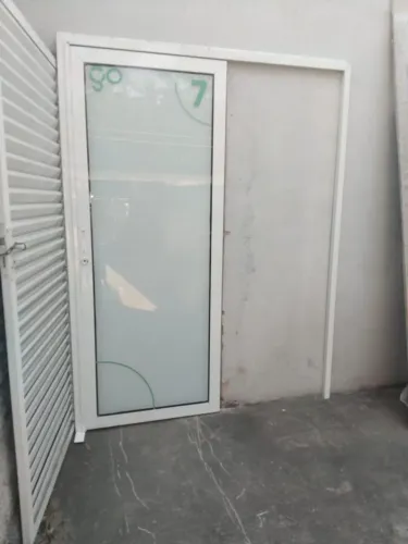 Porta de correr de alumínio acústica com vidro 80×2,10