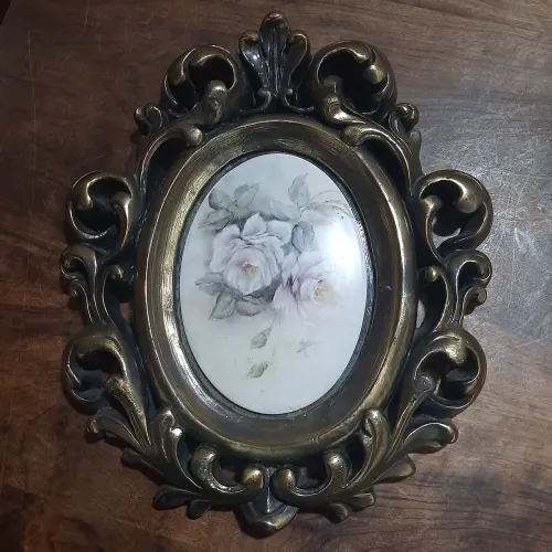 Quadro Oval Antigo com Centro de Porcelana