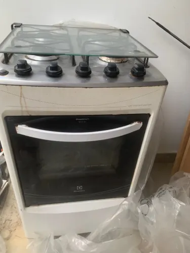 Oportunidade! Vende- se fogão 04 bocas!