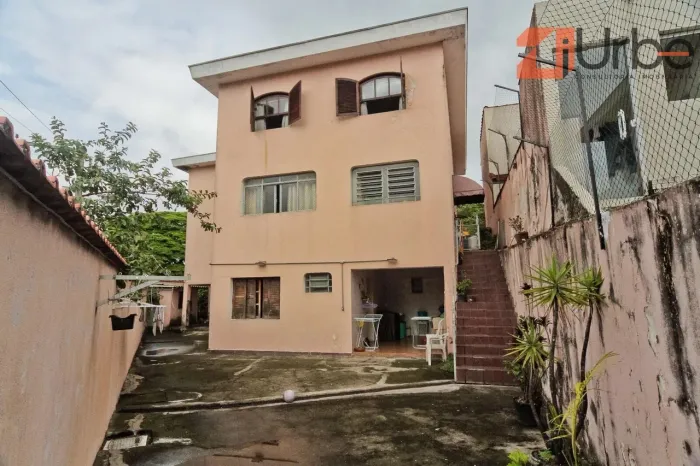 Sobrado à venda no Parque São Domingos | 346 m² | 5 dormitórios | 3 suítes | 3 vagas