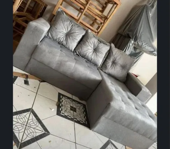 Sofá chaise almofadas