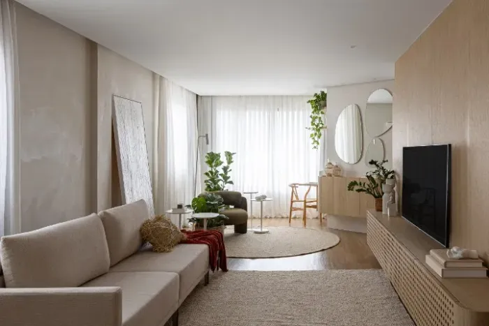 APARTAMENTO SEMIMOBILIADO, COM 3 DORMITÓRIOS NO CENTRO