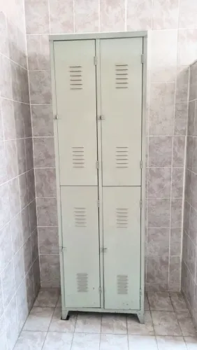 Armário de aço/ escaninho 4 portas