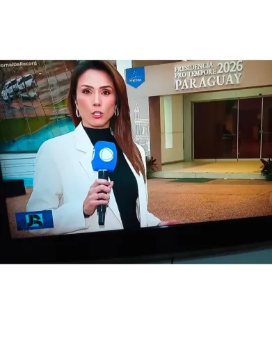 Vendo tv 42 polegadas não e smartv 