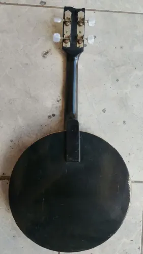 BANJO ROZINI acustico, madeira, metal e Pelé de couro, perfeito estado de uso.