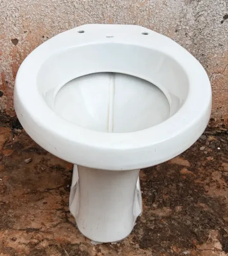 Vaso sanitário usado em bom estado