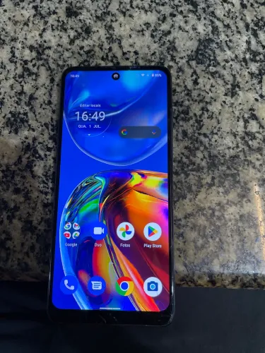 Moto e32, tela trincada, mas funcionando perfeitamente