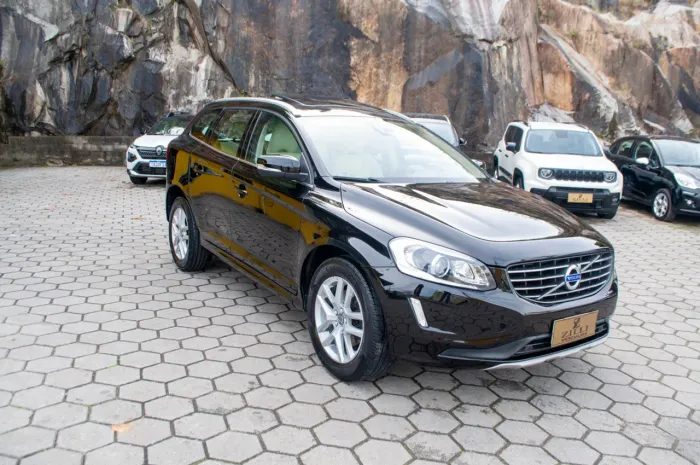 Volvo XC 60 T-5 Momentum 2.0 245cv FWD 5P 2017