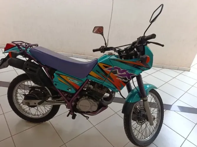 Honda NX 200cc, único dono