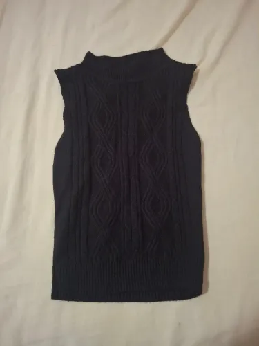 Blusa tricot Nova disponível na preta e na cor areia