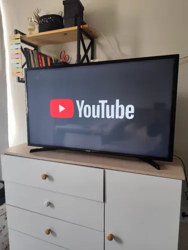 Vendo tv Samsung 40 polegadas smart/com suporte articulado.