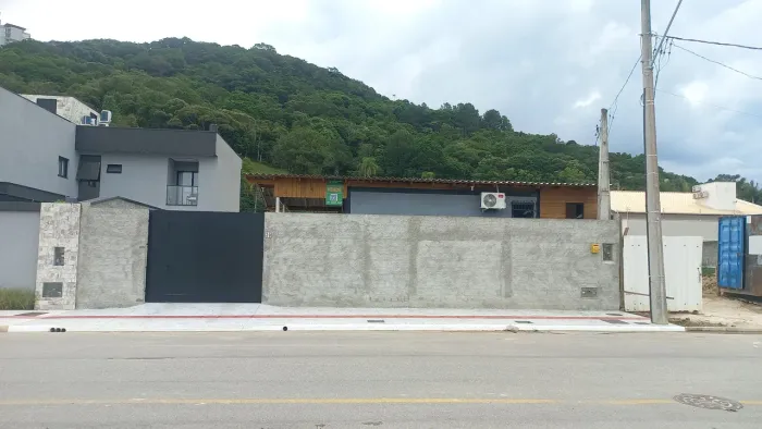 Terreno balneário Camboriú, com casa, parcelo parte, bom p prédio, sobrados, galpão