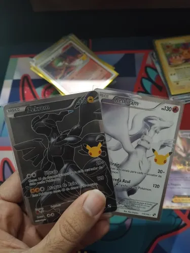 Reshiram + Zekrom 25 anos Pokémon
