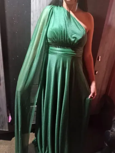 Vestido verde oliva festa