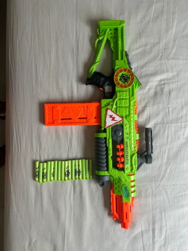 Nerf Brinquedo REVOLTINATOR Semiautomática